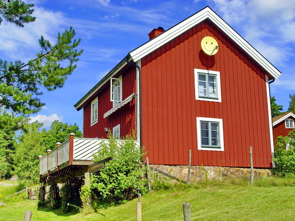 Rückansicht des Hauses mit großer Veranda