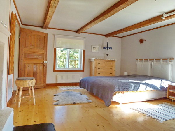 das tolle große Schlafzimmer mit Doppelbett