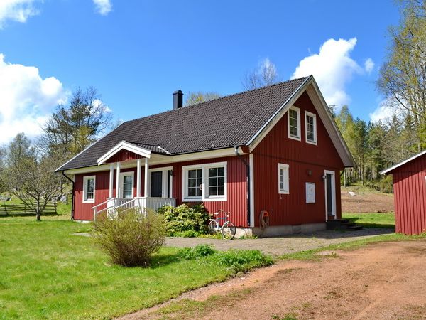 Blick auf das Ferienhaus mit Eingangsveranda