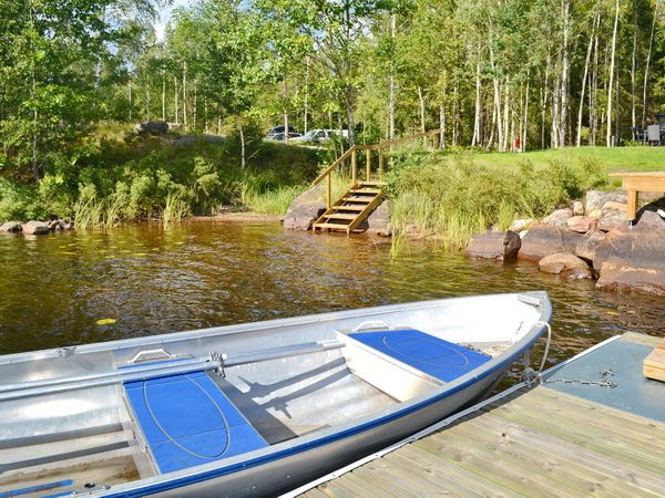 das hauseigene Boot mit Motor