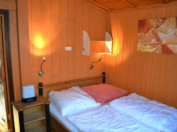 Schlafzimmer 1 mit Doppelbett (140 cm)