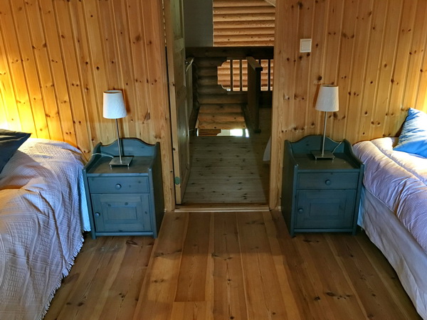 Schlafzimmer im Obergeschoss mit zwei 160cm-Betten
