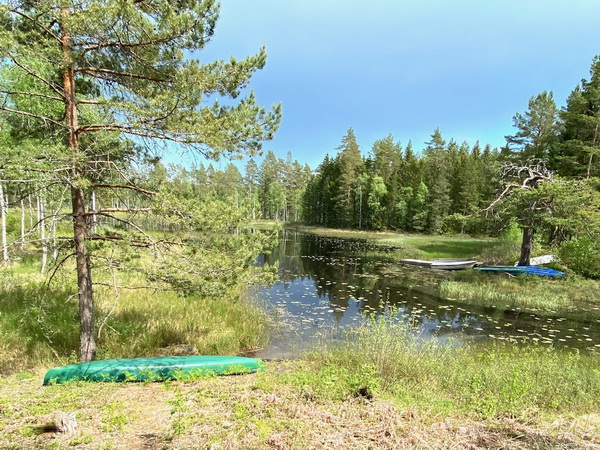 das hauseigene Kanu am See in der Nähe