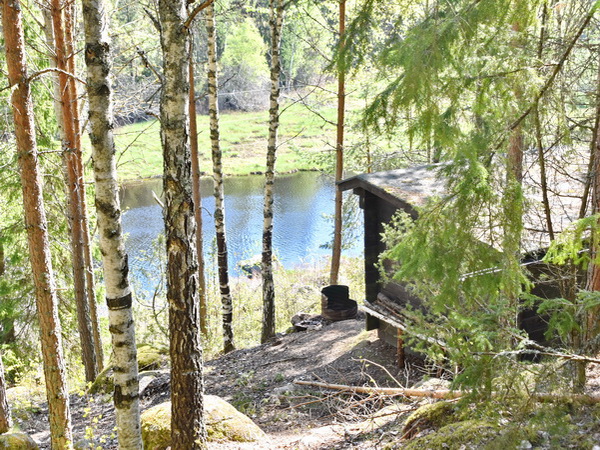 öffentliche Übernachtungshütte für Wanderer/Kanufahrer am Fluss (900m vom Haus entfernt)