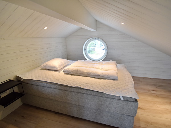 Schlafboden mit 140cm-Bett