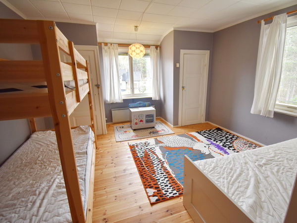 Schlafzimmer 2 mit Etagenbett und Ausziehbett (für 1-2 Personen)