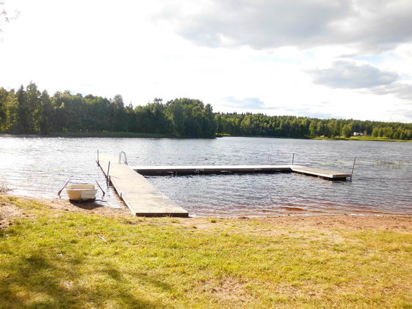 Badestelle am See mit Ruderboot (6 km vom Haus entfernt)