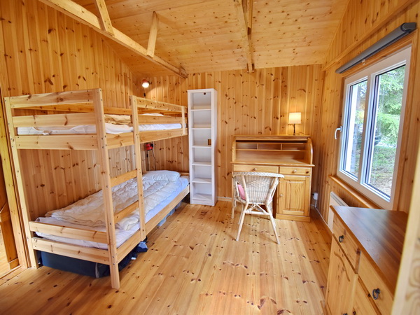 Schlafzimmer mit Etagenbett im Nebengebäude