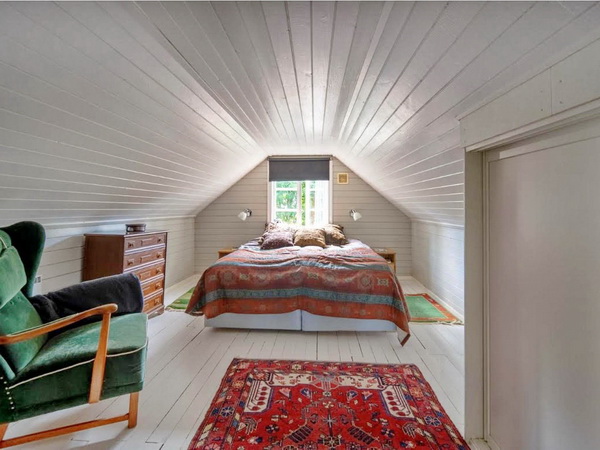 Schlafzimmer mit Doppelbett im Obergeschoss (Haupthaus)