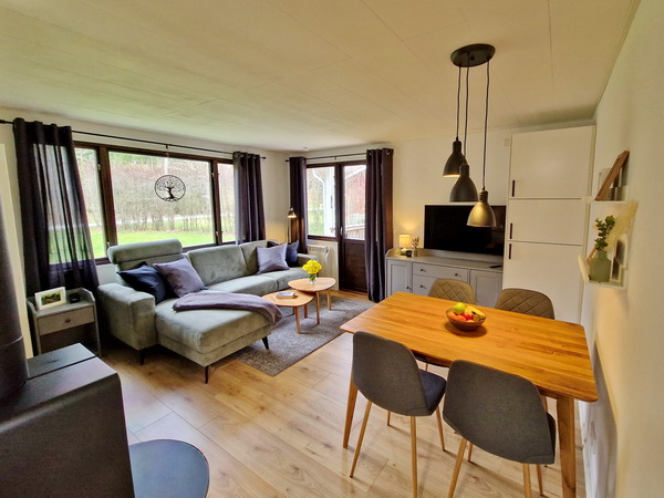 Wohn- und Esszimmer 