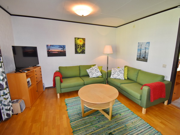 Wohnzimmer mit deutschem Sat-TV