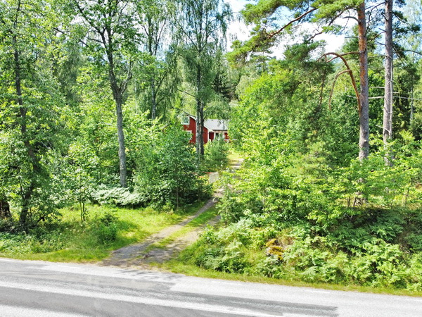 Blick von der Straße zum Grundstück