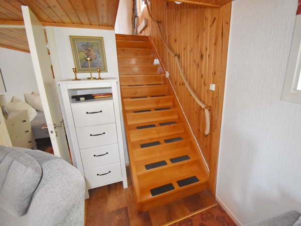 Treppe aus dem Wohnzimmer ins Obergeschoss