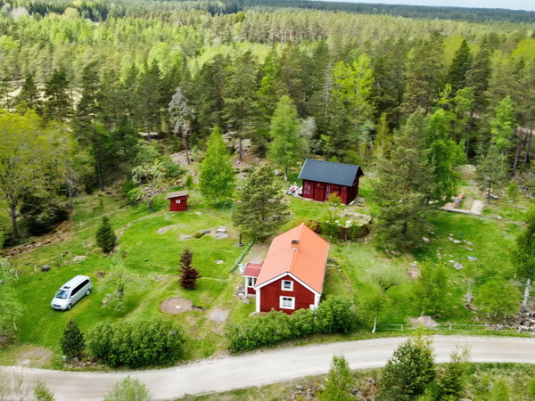 Blick auf Haus und Grundstück