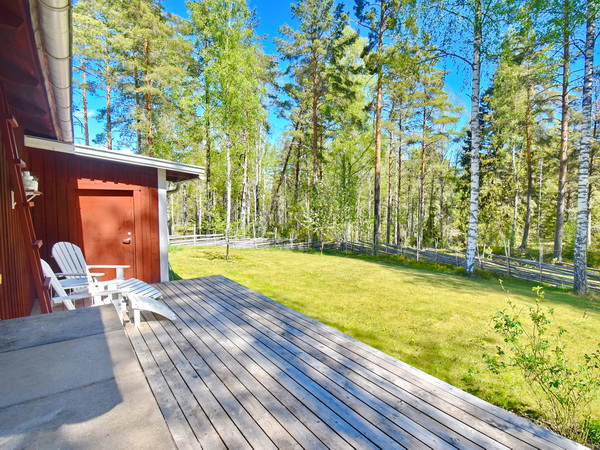 Terrasse hinter dem Haus